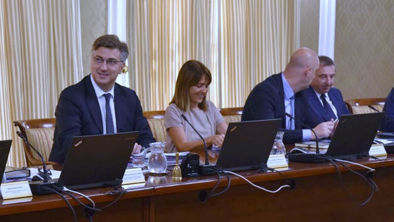 Vlada je već dala jamstvo od 700 milijuna kuna za kredit Uljanika, odgovornost je prije svega na Upravi kompanije